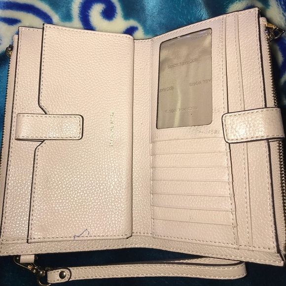 Michale Kors Wristlet - Picture 2 of 4